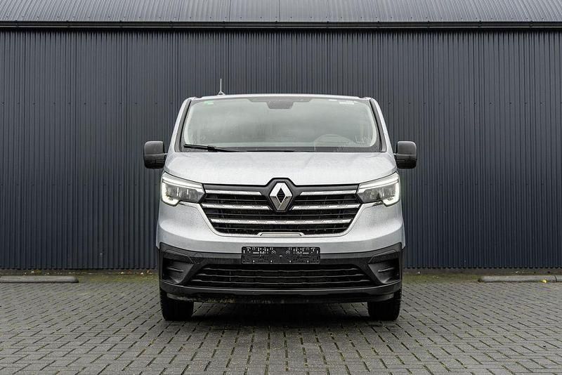 Gebraucht Renault Trafic 150 PS (110 kW) 2022 Silber Van / Kleinbus