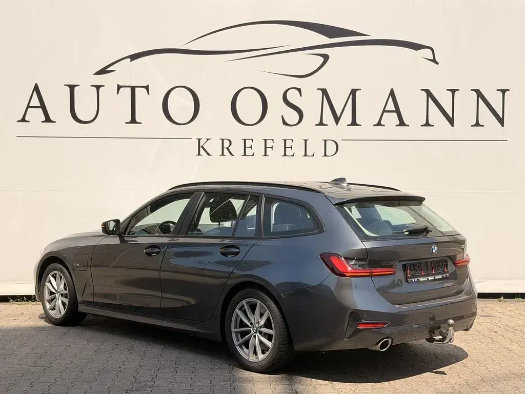 Gebraucht BMW 320e Advantage 204 PS (150 kW) 2022 Mineralgrau metallic Kombi