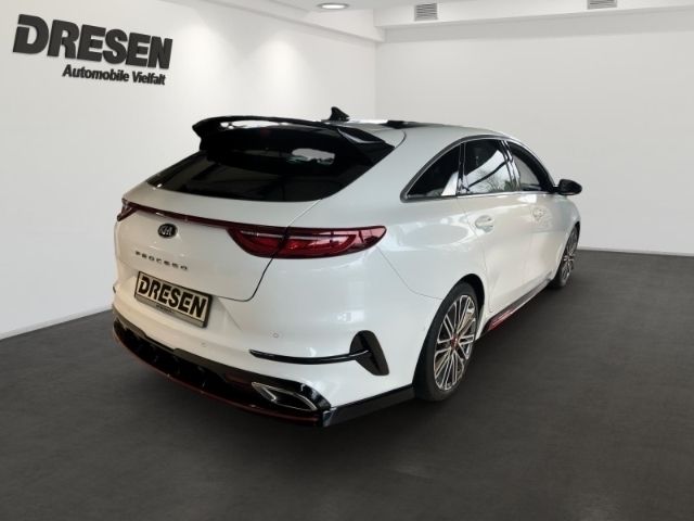 Gebraucht Kia ProCeed GT 204 PS (150 kW) 2019 Hw2) deluxeweiss met. (weiss Kleinwagen