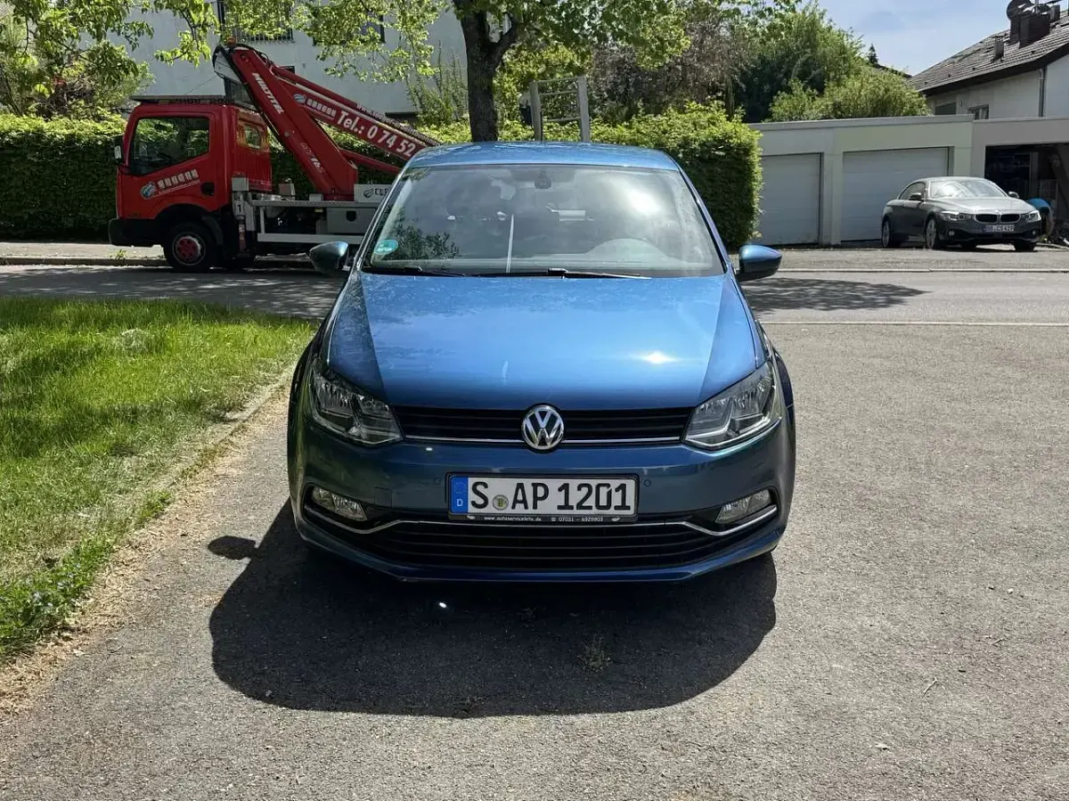 Gebraucht VW Polo Comfortline 90 PS (66 kW) 2015 Blau Kleinwagen