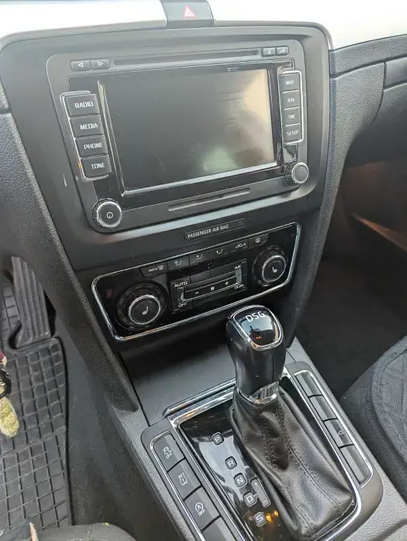 Używany Skoda Superb Elegance 140 KM (102 kW) 2015 Czarny Kombi