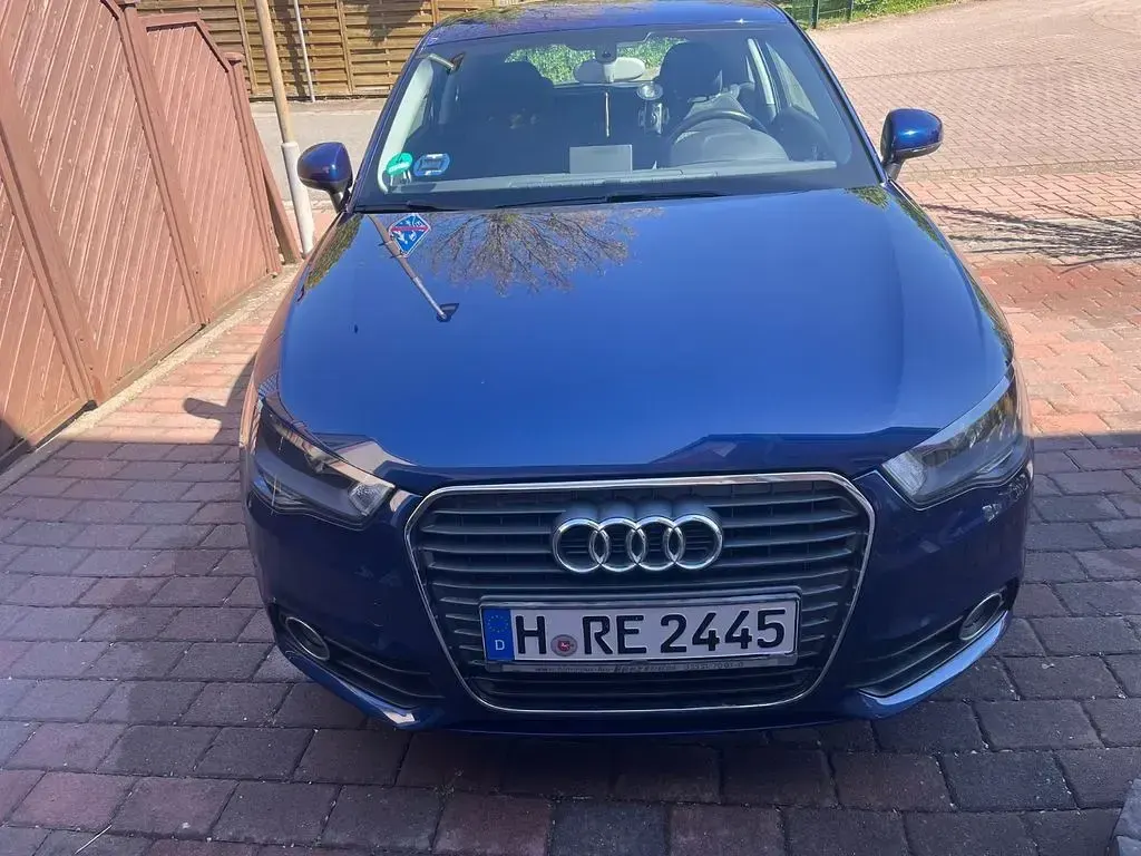 Second-hand Audi A1 Ambition 86 CP (63 kW) 2011 Albastru Hatchback