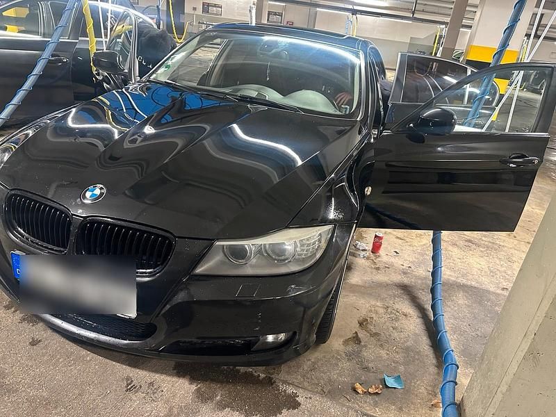 Schwarz Gebraucht 2011 BMW 320 Limousine | 5.000 € (Guter Preis) - Bild 1/4