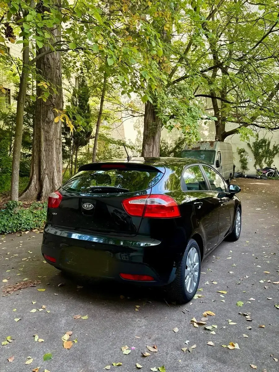 Gebraucht Kia Rio 85 PS (62 kW) 2011 Schwarz Kleinwagen