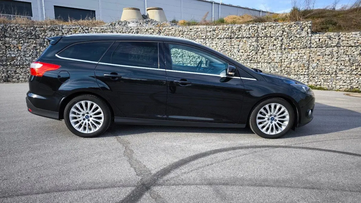 Używany Ford Focus Titanium 140 KM (102 kW) 2012 Czarny Kombi