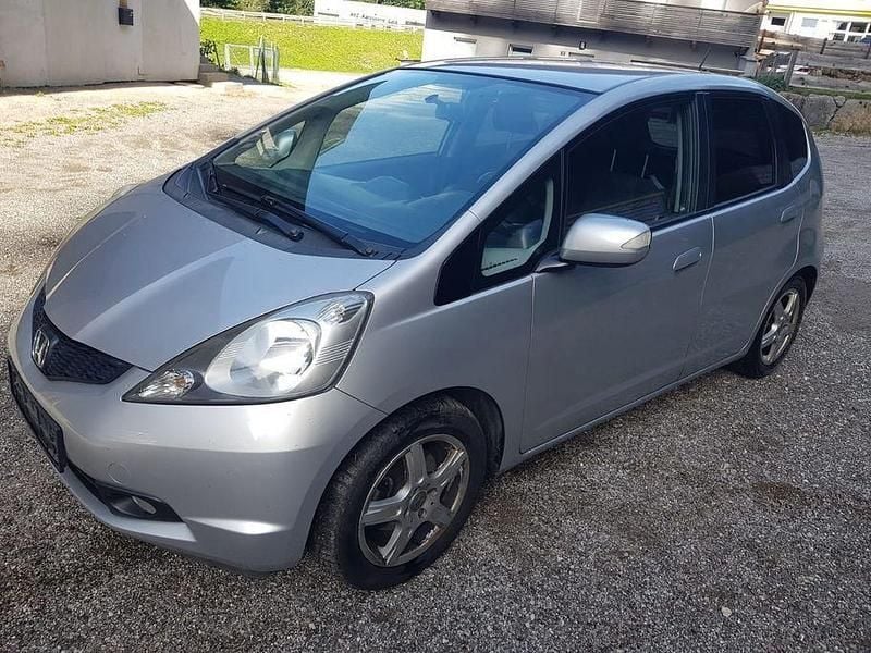Silber Gebraucht 2011 Honda Jazz Elegance Kleinwagen | 3.890 € (Superpreis) - Bild 1/4