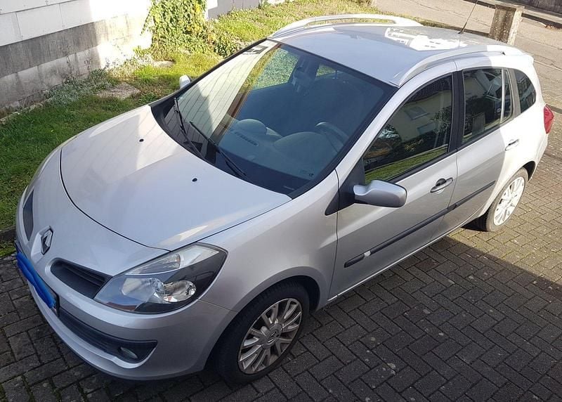 Grau Gebraucht 2009 Renault Clio GrandTour Kombi | 2.500 € - Bild 1/4