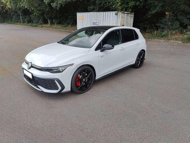 Second-hand VW Golf VIII GTI 265 CP (194 kW) 2024 Alb Berlinǎ