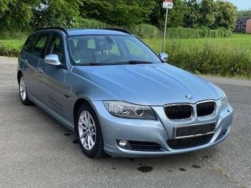 Gebraucht BMW 320 184 PS (135 kW) 2010 Bluewater metallic Kombi