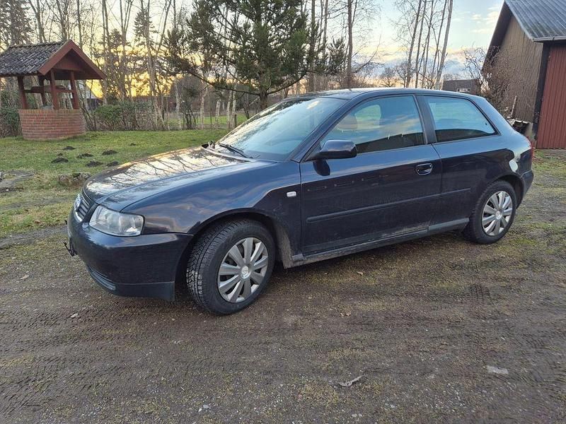 Second-hand Audi A3 Ambition 131 CP (96 kW) 2001 Albastru Hatchback