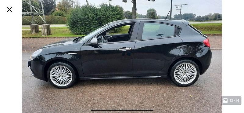 Schwarz Gebraucht 2013 Alfa Romeo Giulietta Veloce Kleinwagen | 7.950 € (Fairer Preis) - Bild 1/4