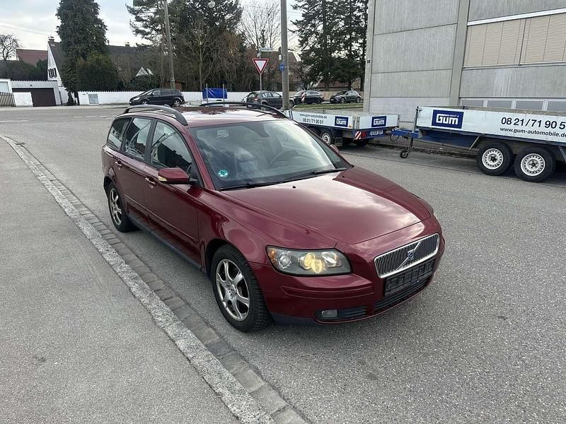 Rot Gebraucht 2005 Volvo V50 Momentum Kombi | 3.400 € (Teuer) - Bild 1/4