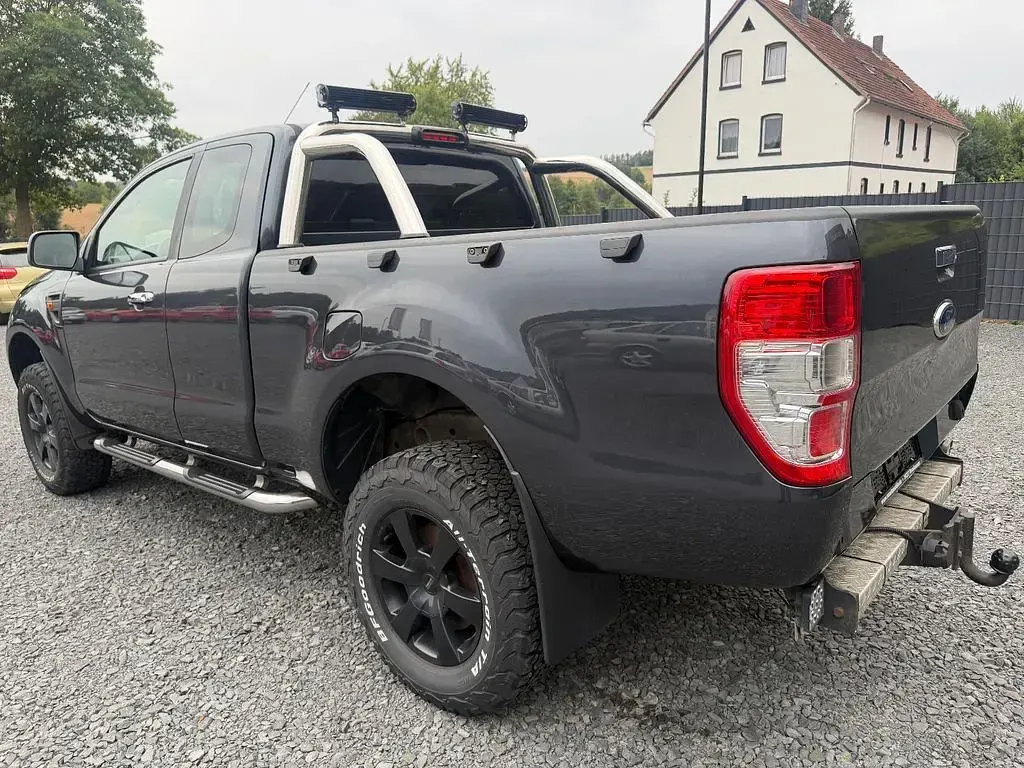 Gebraucht Ford Ranger XLT 160 PS (117 kW) 2015 Grau Pickup