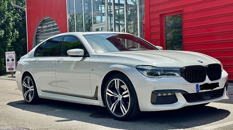 Weiß Gebraucht 2017 BMW 740 M Sport Limousine | 39.000 € (Fairer Preis) - Bild 1/4