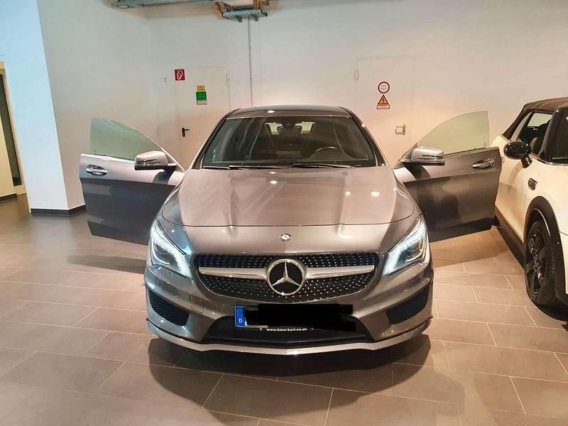 Grau Gebraucht 2016 Mercedes CLA200 Limousine | 19.500 € (Teuer) - Bild 1/3