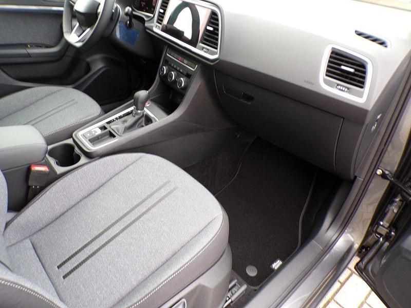 Neu Seat Ateca 150 PS (110 kW) 2026 Grau SUV