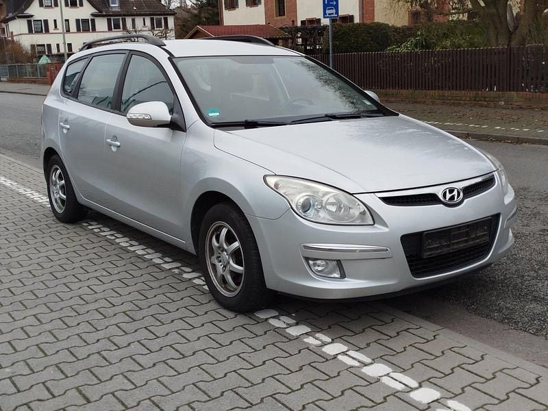 Gebraucht Hyundai i30 122 PS (89 kW) 2008 Silber Kombi
