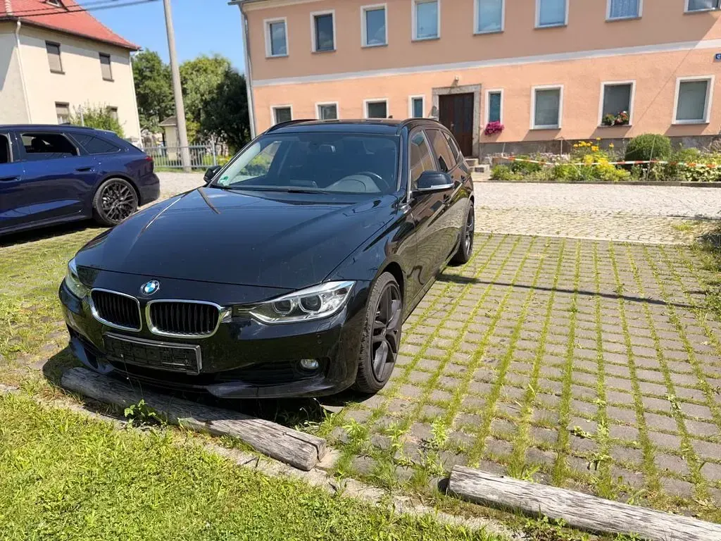 Gebraucht BMW 320 184 PS (135 kW) 2013 Schwarz Kombi