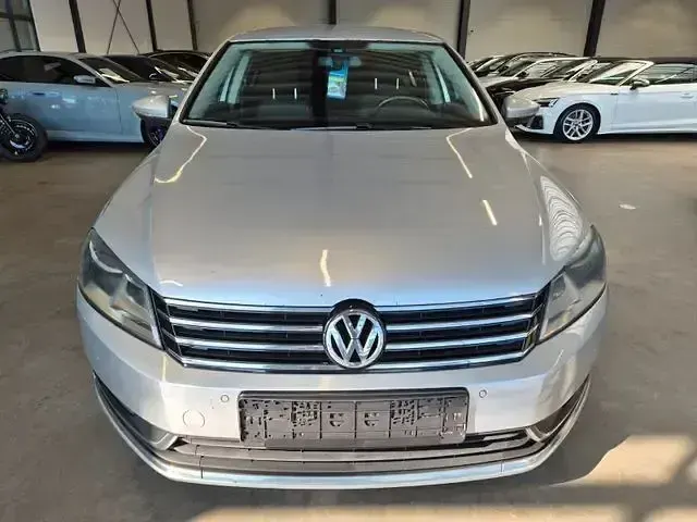 Gebraucht VW Passat Comfortline 160 PS (117 kW) 2011 Andere Limousine