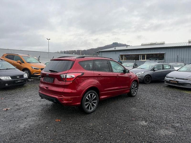 Gebraucht Ford Kuga ST-Line 179 PS (131 kW) 2019 Rot SUV
