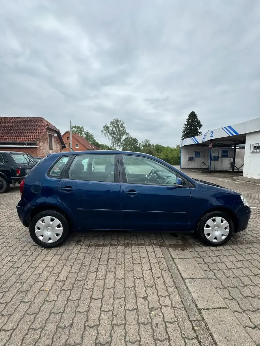 Gebraucht VW Polo 75 PS (55 kW) 2005 Blau Kleinwagen