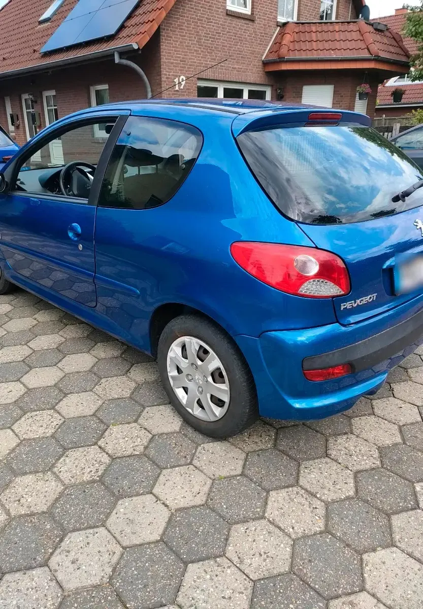 Gebraucht Peugeot 206+ 73 PS (53 kW) 2012 Blau Kleinwagen