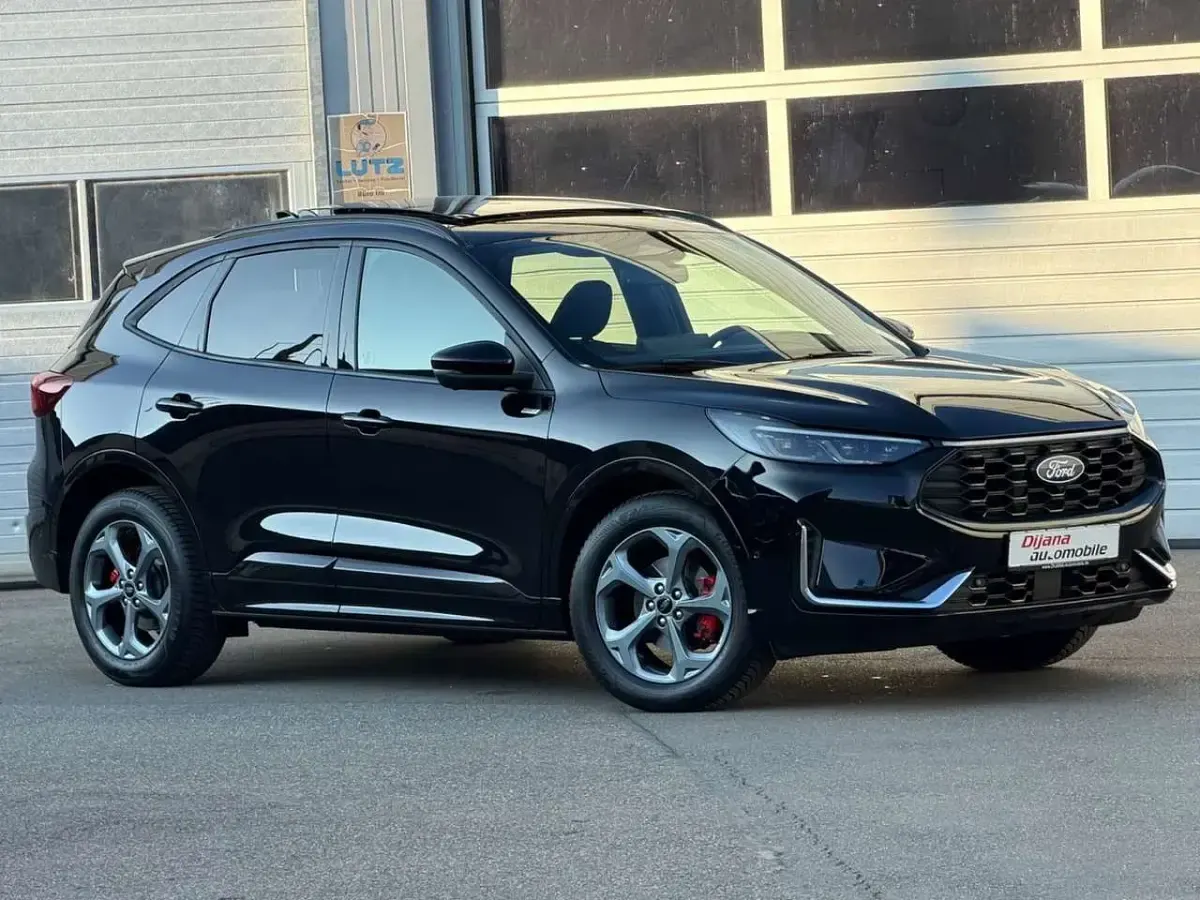 Gebraucht Ford Kuga ST-Line X 186 PS (136 kW) 2024 Schwarz perleffekt SUV