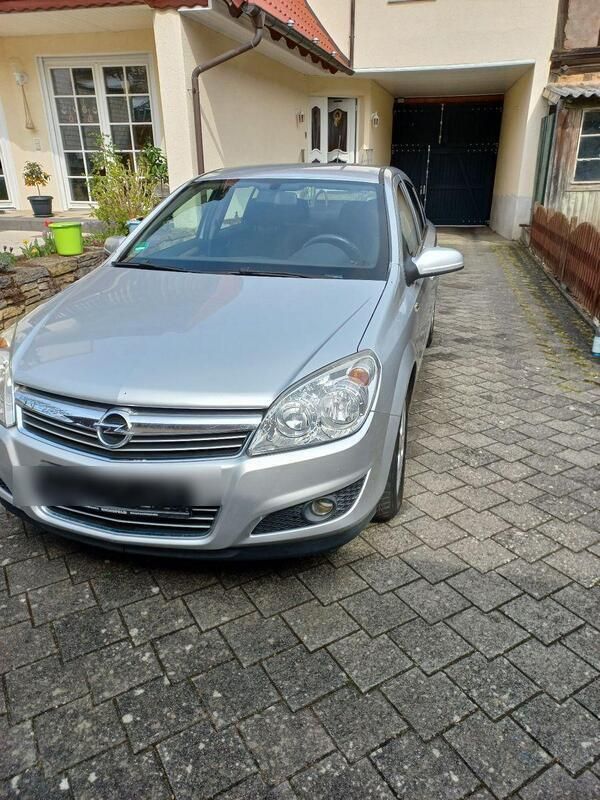 Silber Gebraucht 2008 Opel Astra Edition Limousine | 2.500 € (Fairer Preis) - Bild 1/4