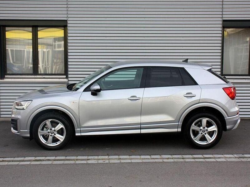 Gebraucht Audi Q2 S-Line 116 PS (85 kW) 2020 Silber SUV