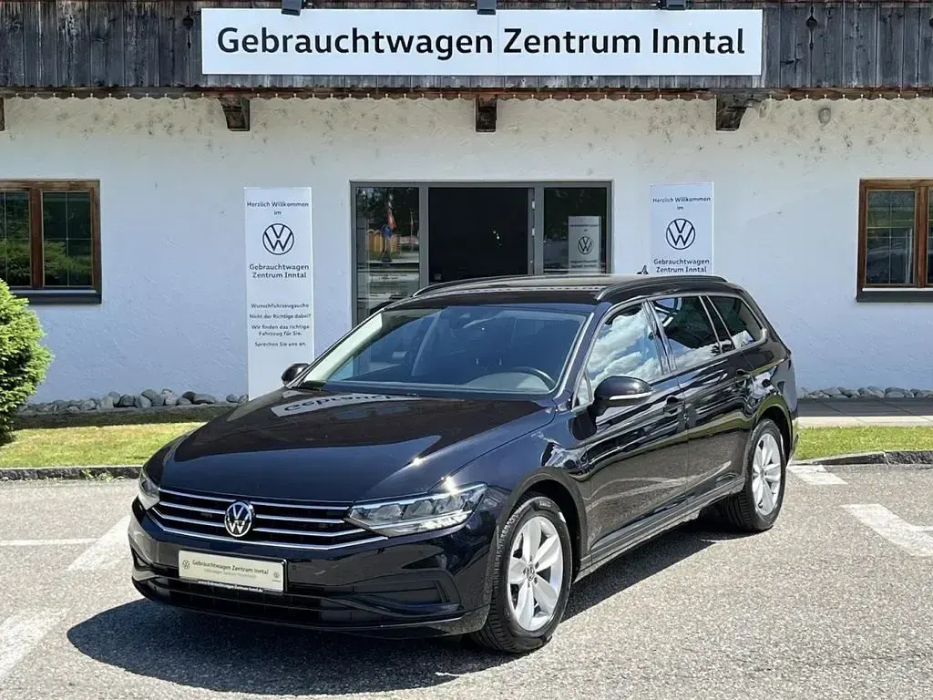 Gebraucht VW Passat Basis 150 PS (110 kW) 2023 Schwarz Kombi