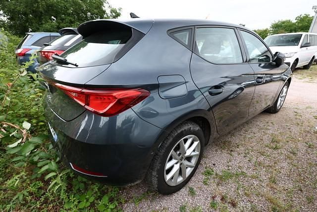 Magnetic grau metallic magnetic grau metallic Gebraucht 2020 Seat Leon Style Limousine | 18.400 € (Fairer Preis) - Bild 1/4