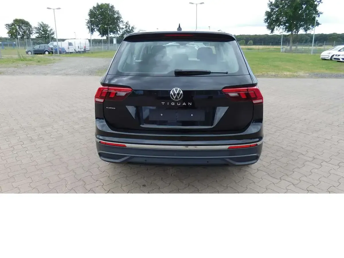 Gebraucht VW Tiguan Life 150 PS (110 kW) 2025 Deepblackperleffektmet c9x SUV