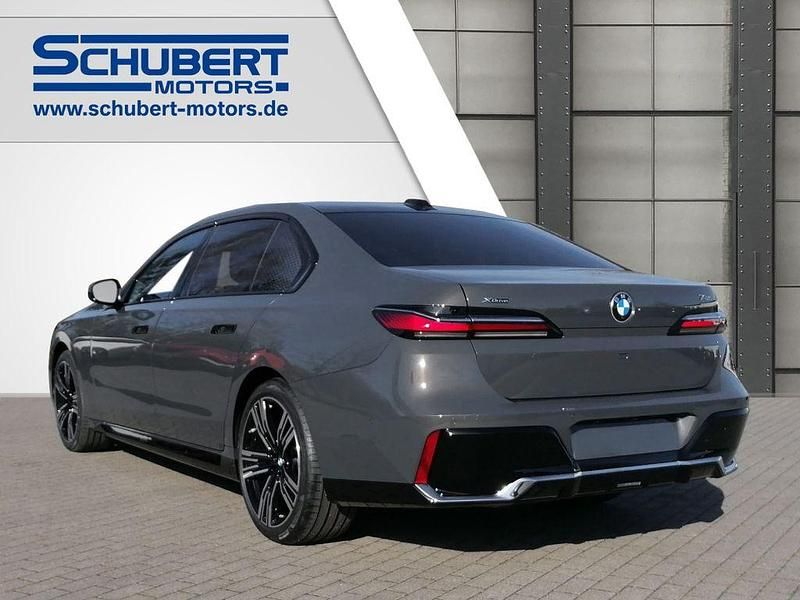 Neu BMW 740 M Sport 299 PS (219 kW) 2026 Dravitgrau metallic Limousine