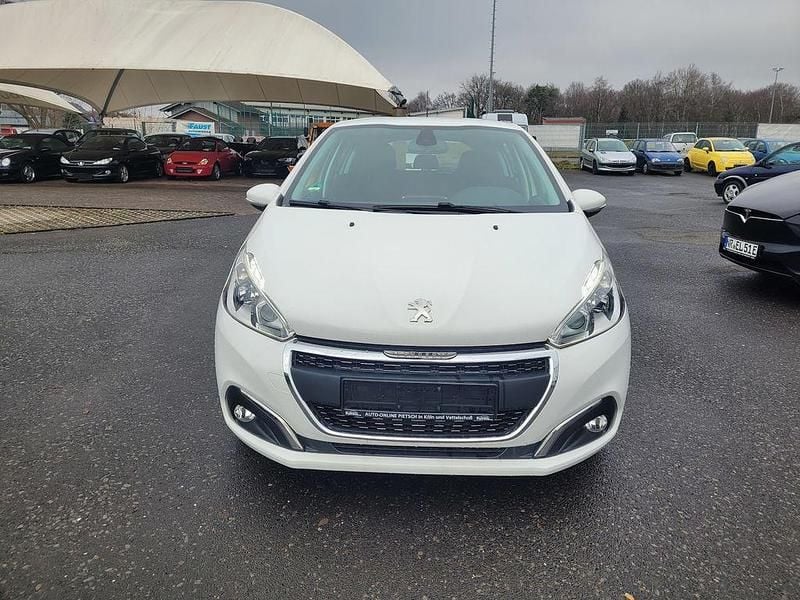 Gebraucht Peugeot 208 83 PS (61 kW) 2018 Weiß Kleinwagen