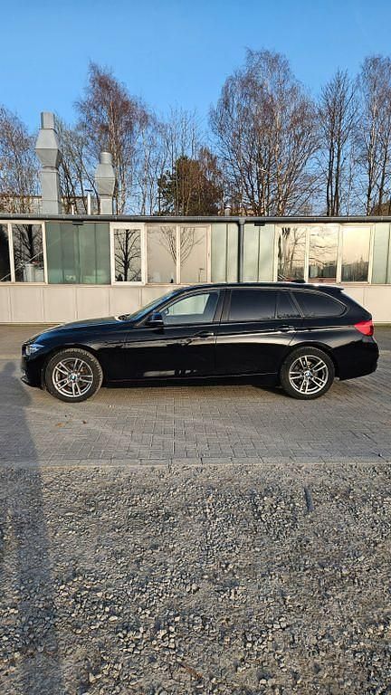 Gebraucht BMW 320 Advantage 184 PS (135 kW) 2017 Schwarz Kombi