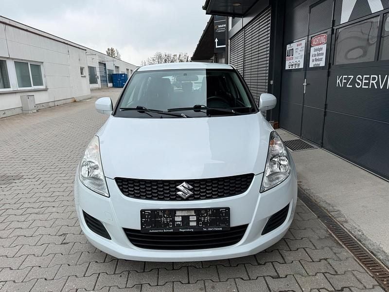 Gebraucht Suzuki Swift 94 PS (69 kW) 2013 Weiß Kleinwagen