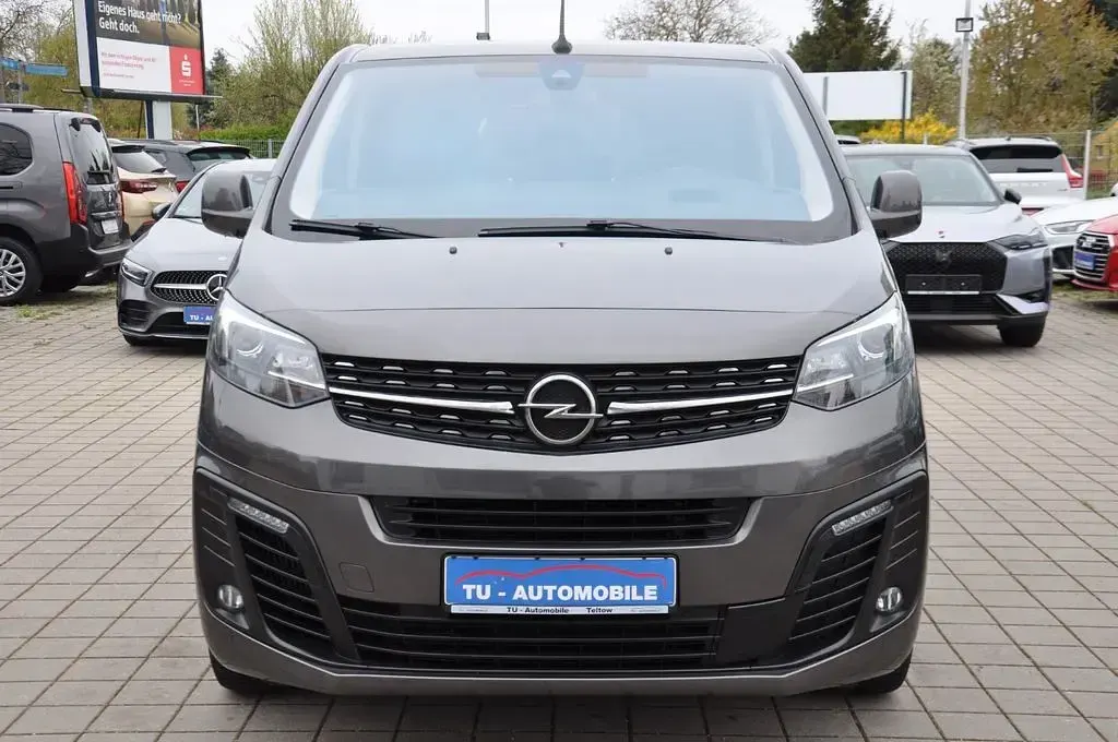 Gebraucht Opel Zafira Life Innovation 150 PS (110 kW) 2020 Mondstein grau/e:vulkan grau Van / Kleinbus