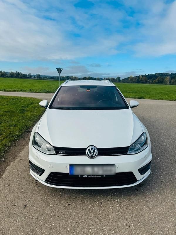 Weiß Gebraucht 2016 VW Golf VII R-line Kombi | 11.699 € (Fairer Preis) - Bild 1/4