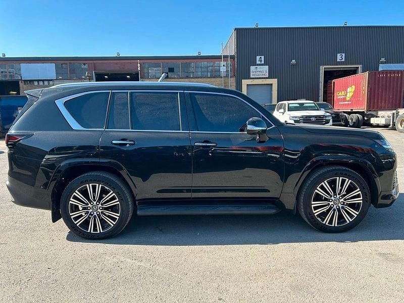 Neu Lexus LX600 Luxury Line 415 PS (305 kW) 2025 Schwarz SUV