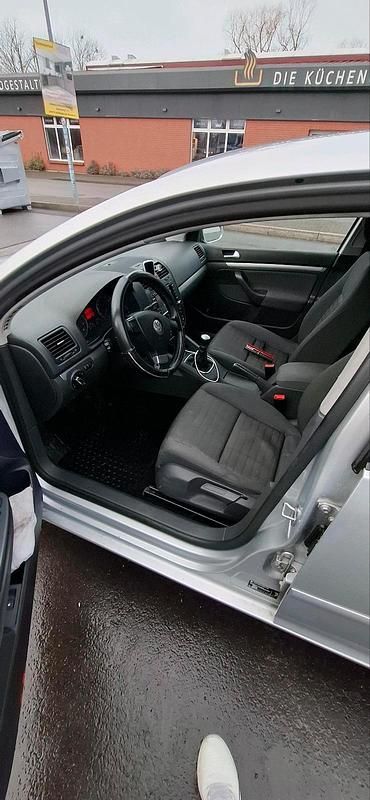 Silber Gebraucht 2007 VW Golf V Kleinwagen | 3.200 € (Etwas zu teuer) - Bild 1/4