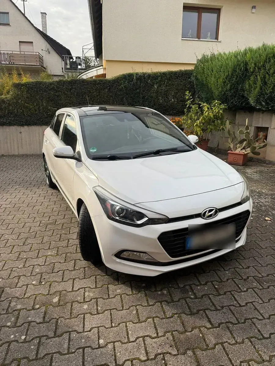 Gebraucht Hyundai i20 Active 120 PS (88 kW) 2016 Weiß Kleinwagen