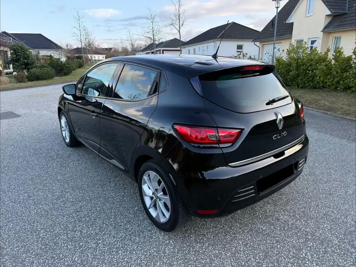 Gebraucht Renault Clio LIMITED 73 PS (53 kW) 2017 Schwarz Kleinwagen
