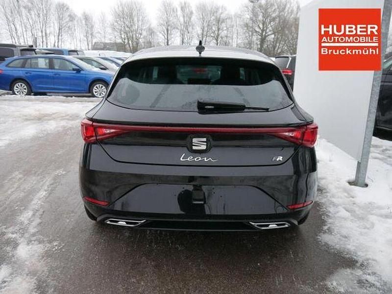 Neu Seat Leon FR 150 PS (110 kW) 2025 Midnight schwarz metallic Limousine