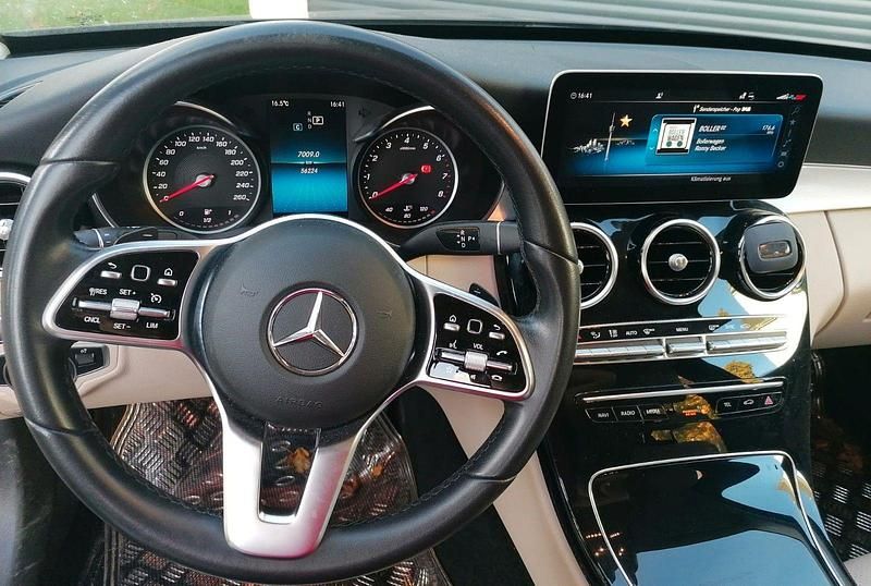 Schwarz Gebraucht 2019 Mercedes C180 Avantgarde Kombi | 22.000 € (Superpreis) - Bild 1/4