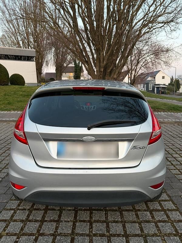 Gebraucht Ford Fiesta 2010 Silber Kleinwagen
