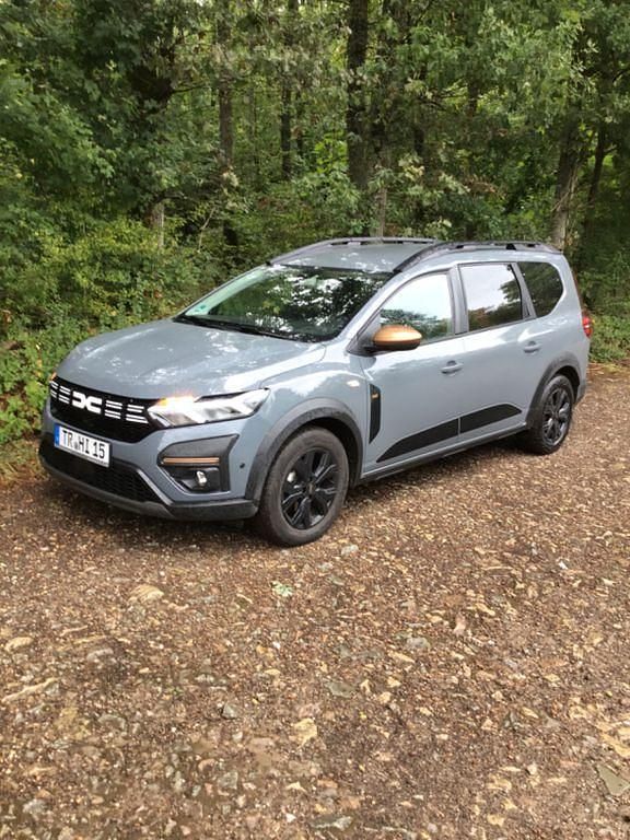 Grau Gebraucht 2024 Dacia Jogger Extreme Limousine | 20.800 € (Guter Preis) - Bild 1/4