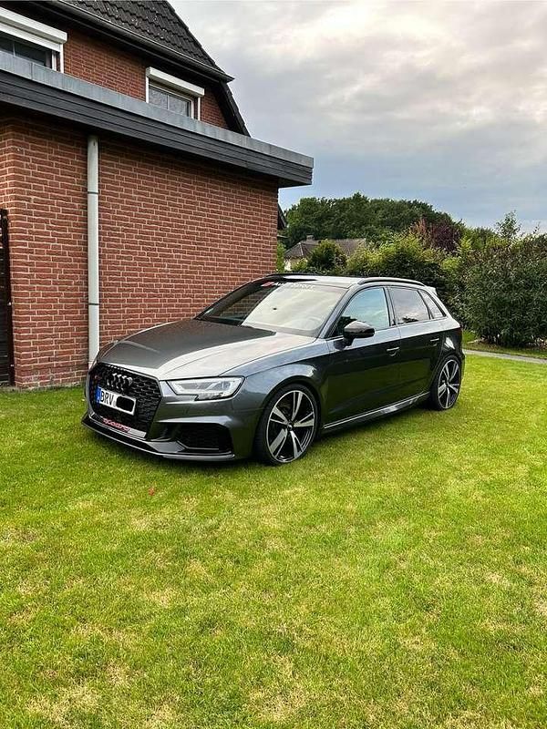 Grau Gebraucht 2019 Audi RS3 Kleinwagen | 40.500 € (Fairer Preis) - Bild 1/4