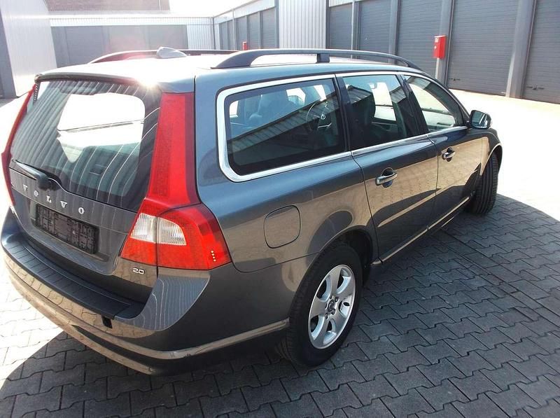 Gebraucht Volvo V70 145 PS (106 kW) 2010 Grau Kombi