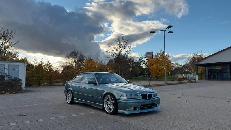 Grün Gebraucht 1996 BMW 328 Coupé | 12.990 € (Fairer Preis) - Bild 1/4