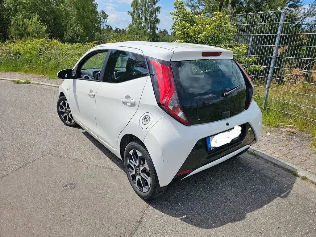 Gebraucht Toyota Aygo 72 PS (52 kW) 2019 Weiß Kleinwagen